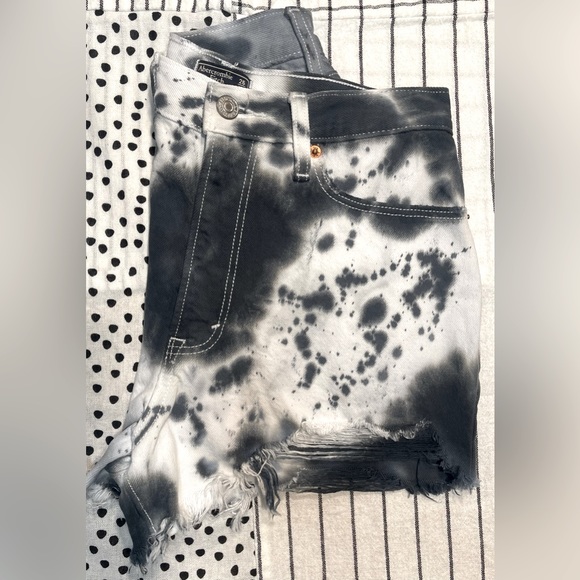 Abercrombie & Fitch GREY BLEACHED ANNIE HIGH RISE SHORT Size 26 / 2 - Picture 5 of 7